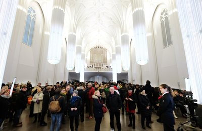 Besucherandrang in der Universitätskirche St. Pauli in Leipzig. Den ganzen Samstag über standen Menschen am Einlass Schlange.