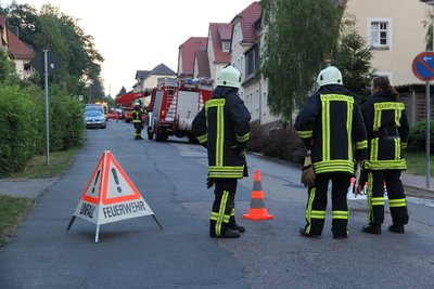 Die Feuerwehr holte einen Mann aus einem verbarrikadierten Haus in Schönborn-Dreiwerden.