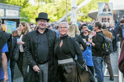Carsten und Antje Schwab haben sich für ihr Premierenoutfit etwas Besonders einfallen lassen.