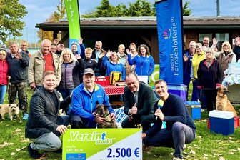167 Kilo Eiswürfel in sechs Stunden: Hundesportverein aus Limbach-Oberfrohna räumt bei Gewinnspiel ab - 2500 Euro hat der Hundesportverein Pleißa bei einem Radiogewinnspiel erspielt.