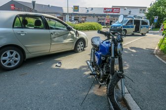 17-jähriger Simson-Fahrer schwer verletzt - 