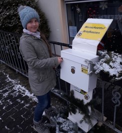 Regelmäßig schaut Antonia Dietel nach der Post im Wunschbriefkasten.