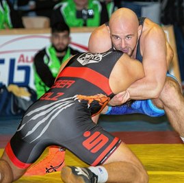 In der Hinrunde unterlag Thalheims Chris Schneider (vorn) seinem Gelenauer Kontrahenten Gerard Kurniczak im 130-Kilo-Limit nach Punkten. Diesmal will er den Spieß umdrehen. 