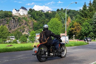 Auch diesmal geht es wieder vorbei an der Burg Wolkenstein.