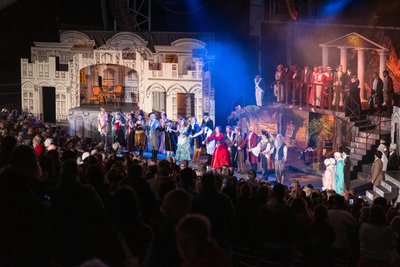 Nach fast drei Stunden endete das Musical mit minutenlangem Applaus für alle daran Beteiligten.