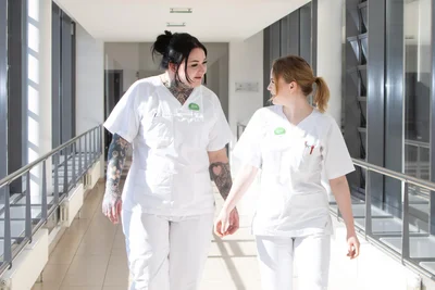 „Es hat sich sehr gut angefühlt, zwei Wochen lang alle Aufgaben zu übernehmen“, so Julia Beegen (rechts).