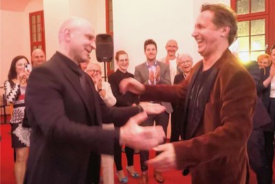 Da haben sich zwei gefunden: Ballettdirektor Sergei Vanaev (l.) und Mário Radačovský, Künstlerischer Leiter des Balletts am Nationaltheater Brno, auf der Premierenfeier im Zwickauer Gewandhaus.