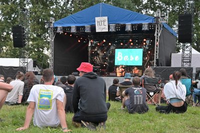 Zusätzlich zu viel Musik wird es wieder, wie hier im Foto vom Vorjahr, das Format „Base“, eine Stunde Zusammensein zum Teilen von Spiritualität, geben.