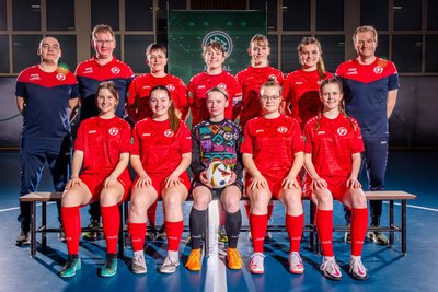 Ein Karriere-Highlight von Susan Heuer (hinten/3. von links) war die Teilnahme mit dem DFC Westsachsen Zwickau an der Deutschen Futsal-Meisterschaft im Februar 2024 in Duisburg.