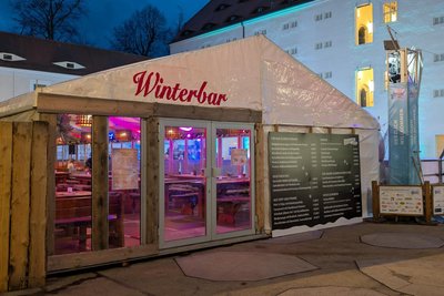 Die Winterbar kann auch ohne Eislaufen besucht werden.
