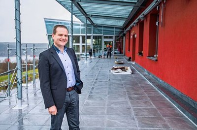 Die Terrasse vom Hotel Am Bühl in Eibenstock wird derzeit erneuert. Weitere Modernisierungsmaßnahmen sind laut Geschäftsführer Ralf Schibelius für das laufende Jahr geplant. 