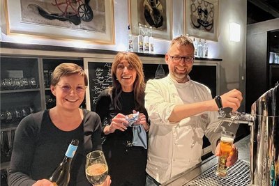 Susan Hutter, Micaela Schönherr und Roland Keilholz (v.l.) stehen im Markthaus gern mal selbst hinterm Tresen. 
