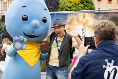 Für Bastian Pogats aus Nürnberg – hier mit dem Kikaninchen – ist Fabulix das Disneyland von Annaberg.