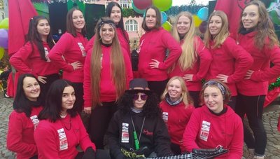Die Devil Dancers sind eine von fünf Tanzgruppen des Neuhausener Carnevalsvereins. Zur "Latschparade" begeisterten sie die Gäste. 