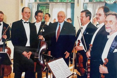 Roland Ranft (dritter von rechts) im Mai 1998 bei einem Festakt mit dem damaligen Bundespräsidenten Roman Herzog (Mitte).