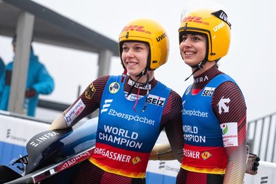 Jessica Degenhardt, 21 Jahre alt, vom RRC Altenberg (rechts) mit ihrer Doppelpartnerin Cheyenne Rosenthal aus Winterberg.