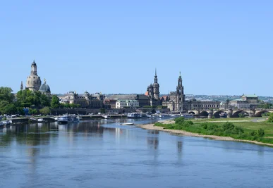 Mit einer 50-Megawatt-Wärmepumpe soll künftig Wärme für Dresdner Haushalte aus dem Flusswasser der Elbe gewonnen werden. (Symbolbild)
