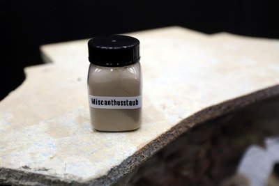 Kaum zu glauben, dass aus dem unscheinbaren Pulver Dekorationsgegenstände hergestellt werden können.