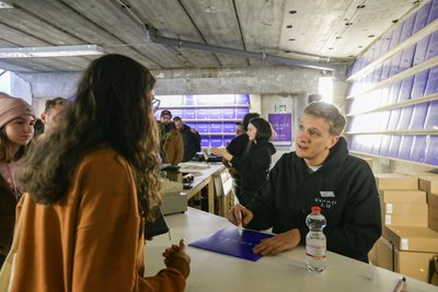 Unermüdlich signierte Felix Kummer Platte um Platte.