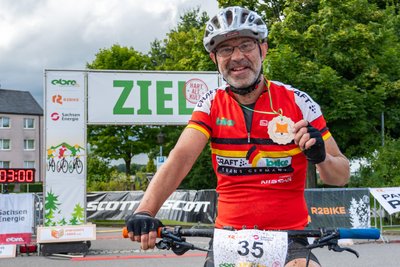 Als 126. kam Peter Ahnert nach sieben Stunden und zwei Minuten ins Ziel. Damit meisterte er die 100-Kilometer-Strecke zum 30. Mal – als erster Teilnehmer überhaupt.