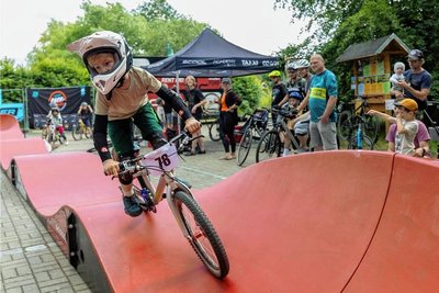 Auf dem so genannten PumpTrack gab der siebenjährige Gustav Lenk eine gute Figur ab. 