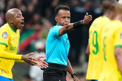 Darf keine WM-Spiele pfeifen: Omar Artan, Afrikas bester Schiedsrichter des vergangenen Jahres. (Archivbild)