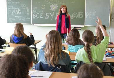 Insgesamt 27 ukrainische Schüler der Klassenstufen fünf bis neun lernen bei Lehrerin Snizhana Gladka an der Freiberger Ohain-Oberschule nun gemeinsam die deutsche Sprache. Für viele war es am Mittwoch der erste Schultag. 