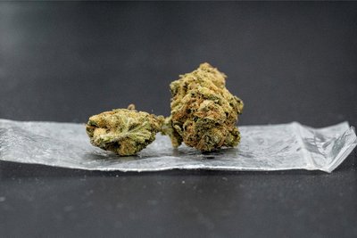 Sichergestellte Cannabisblüten der Polizei: Der Angeklagte aus Plauen soll nach eigenen Worten drogenabhängig gewesen sein.
