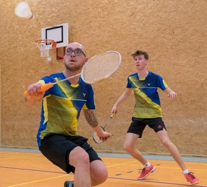 Debütant Moritz Höppner (hinten) glänzte mit einem Einzel-Sieg. Im Doppel musste er sich mit Chris Wenzel jedoch geschlagen geben. 