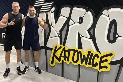 Im polnischen Katowice haben Erik Pomp (l.) und Danny Kluge den Hyrox-Wettbewerb im Doppel absolviert.