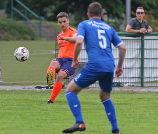 Im Spiel gegen Mittweida überzeugten Maximilian Pätzold (links) und der Oberlungwitzer SV. Trainer René Schreiter hat trotzdem Sorgen.