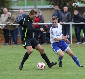 Der VfB Empor Glauchau war für Marvin Thiele (rechts) - hier in der Saison 2020/21 im Spiel gegen Rapid Chemnitz - die letzte Station als höherklassiger Fußballer. 
