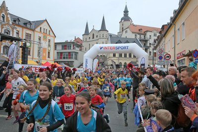 Start und Ziel haben sich im Mai 2025 auf dem Teichplatz befunden. Am Sonntag kehrt der „Meerathon“ in den Wilhelm-Wunderlich-Park zurück.