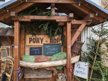 Die Wichtelreitschule hat ihren festen Platz auf dem Annaberger Weihnachtsmarkt. Zuletzt blieb sie allerdings bereits verwaist. 
