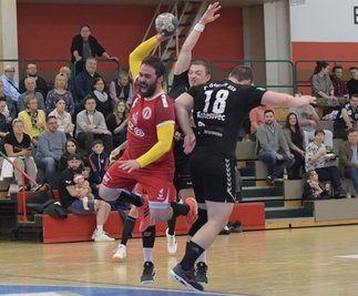 Marko Cosic (am Ball) war für den ZHC Grubenlampe am Samstag wieder sehr gut aufgelegt. 
