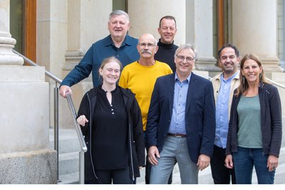 Sie gehören zu den Machern der Plauener Premiere des Weihnachtssingens: Isabelle Lippert vom Gospelwerk, der frühere Theaterintendant Roland May, Andreas Krone und Carlheinz Vohl (alle Kiwanis Club), Jörg Leitz, Chef des Vogtlandkonservatoriums, Generalmusikdirektor Leo Siberski und Carolin Eschenbrenner, Leiterin Öffentlichkeitsarbeit im Theater (von links).