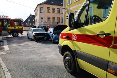 Schon wieder hat es gekracht an der Kreuzung von Schneeberger-, Eibenstocker-, August-Bebel- und Mittelstraße in Zschorlau. Bürger fordern dort eine Ampel.