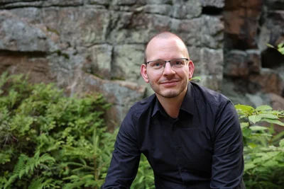 Markus Teichler hat die neue „Elfenfeuer“-Saga maßgeblich mitgestaltet, ist der musikalische Leiter der Inszenierung und spielt auf der Bühne live Keyboard.