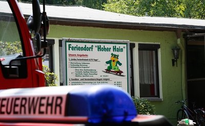 Die Limbacher Ortsfeuerwehr und der Gefahrgutzug aus Waldenburg waren am Samstagvormittag wegen des Verdachts auf einen Buttersäure-Anschlag mit 25 Einsatzkräften im Feriendorf "Hoher Hain" vor Ort.