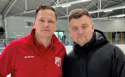 Gehen nach nur zwei gemeinsamen Monaten auf der Trainerbank wieder getrennte Wege: Wölfe-Coach Sven Schröder (l.) muss seinen Ex-Spieler und Co-Trainer Petr Kukla ziehen lassen. 