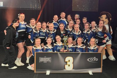 Das Seniorteam des Zwickauer Cheerleader-Vereins „The Peaches“ kam bei der Regionalmeisterschaft in Riesa auf Platz 3.