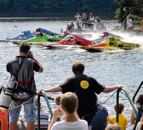 Am kommenden Wochenende wird es an der Talsperre wieder international: Beim Motorbootrennen stehen Läufe zur Weltmeisterschaft auf dem Programm. Die Zuschauer sind hautnah dabei.