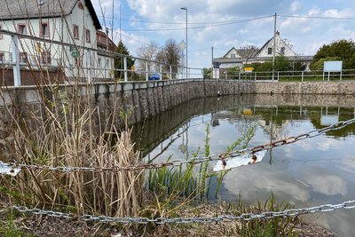 Den Löschwasserteich im Wechselburger Ortsteil Mutzscheroda gibt es nach wie vor. Dieser und eine veränderte Ausrückordnung der Feuerwehren sollen die Löschwasserversorgung im Brandfall sicherstellen.