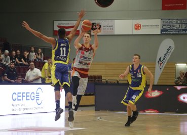 Im Bild Jonas Richter (orange).