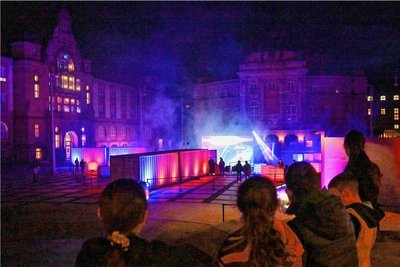 Laserlicht tauchte den Theaterplatz in mystisches Licht. 