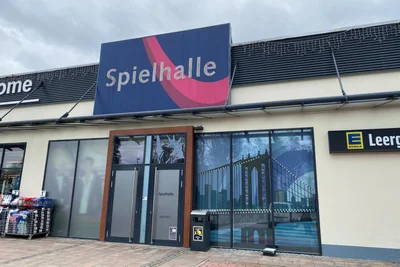 Die Fläche der Spielhalle steht seit längerem leer. Dort will Takko ab Juni ein Geschäft eröffnen. Das passt nicht in die Innenstadt-Pläne der Stadträte.