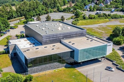 Wegen der anhaltenden Sanierung des Rathausflügels mit dem Ratssaal finden die Sitzungen des Plauener Stadtrates vorübergehend in der Plauener Festhalle statt. 