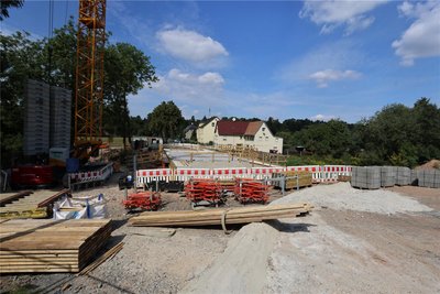 Für die neue Brücke über die Pleiße im Crimmitschauer Ortsteil Frankenhausen hat der Betonhersteller den kompletten Überbau erledigt.