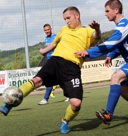 Chris Neumerkel (links) vom Neustädtler SV war der Top-Torjäger der 2. Kreisklasse West.