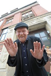 Karsten Spehr organisiert das Bluesfestival. Er lädt die Bands dazu ins "3-K-Haus" ein. 